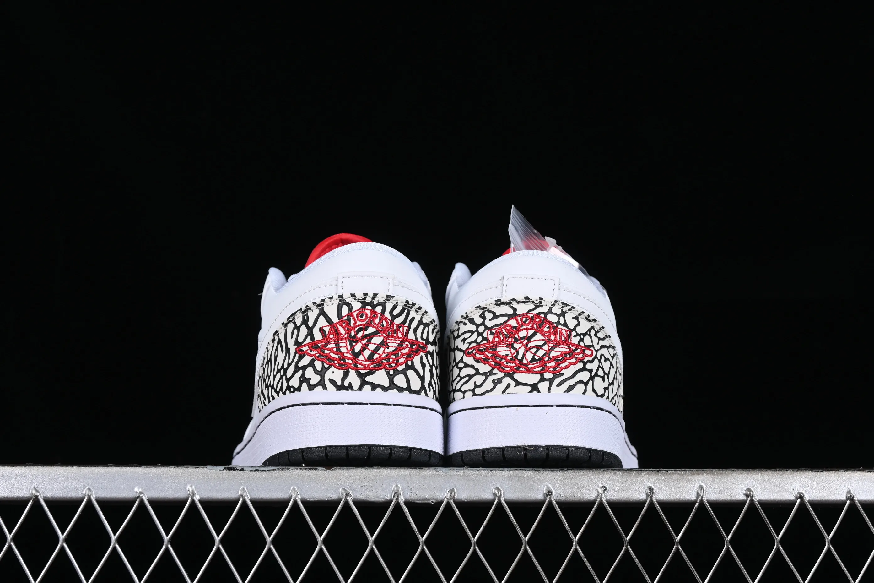 All categories Air Jordan Jordan series basketball shoes Air Jordan 1 Low Z version Air Jordan 1 Low AJ1 Joe 1 white burst pattern low-top cultural casual sneakers 338145-162